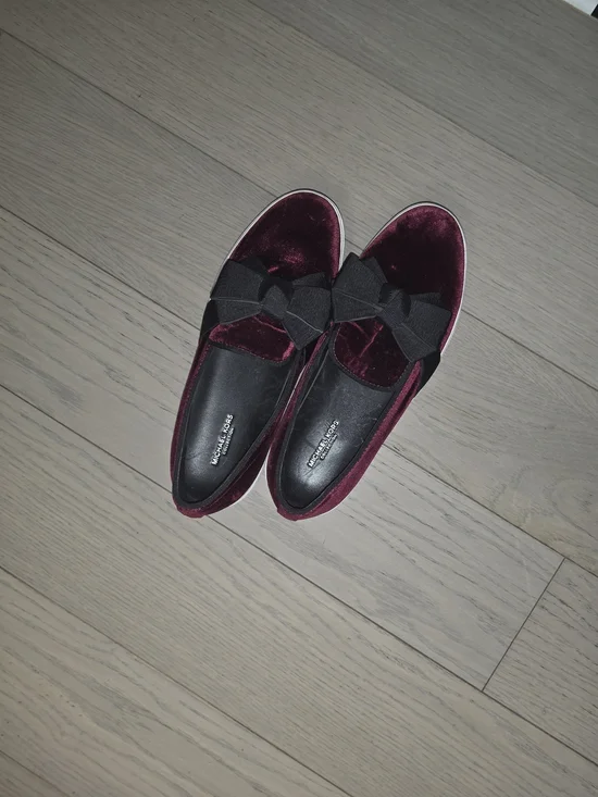Michael Kors Burgundy Velvet Bow Flats with Black Grosgrain - Picture 3 of 5